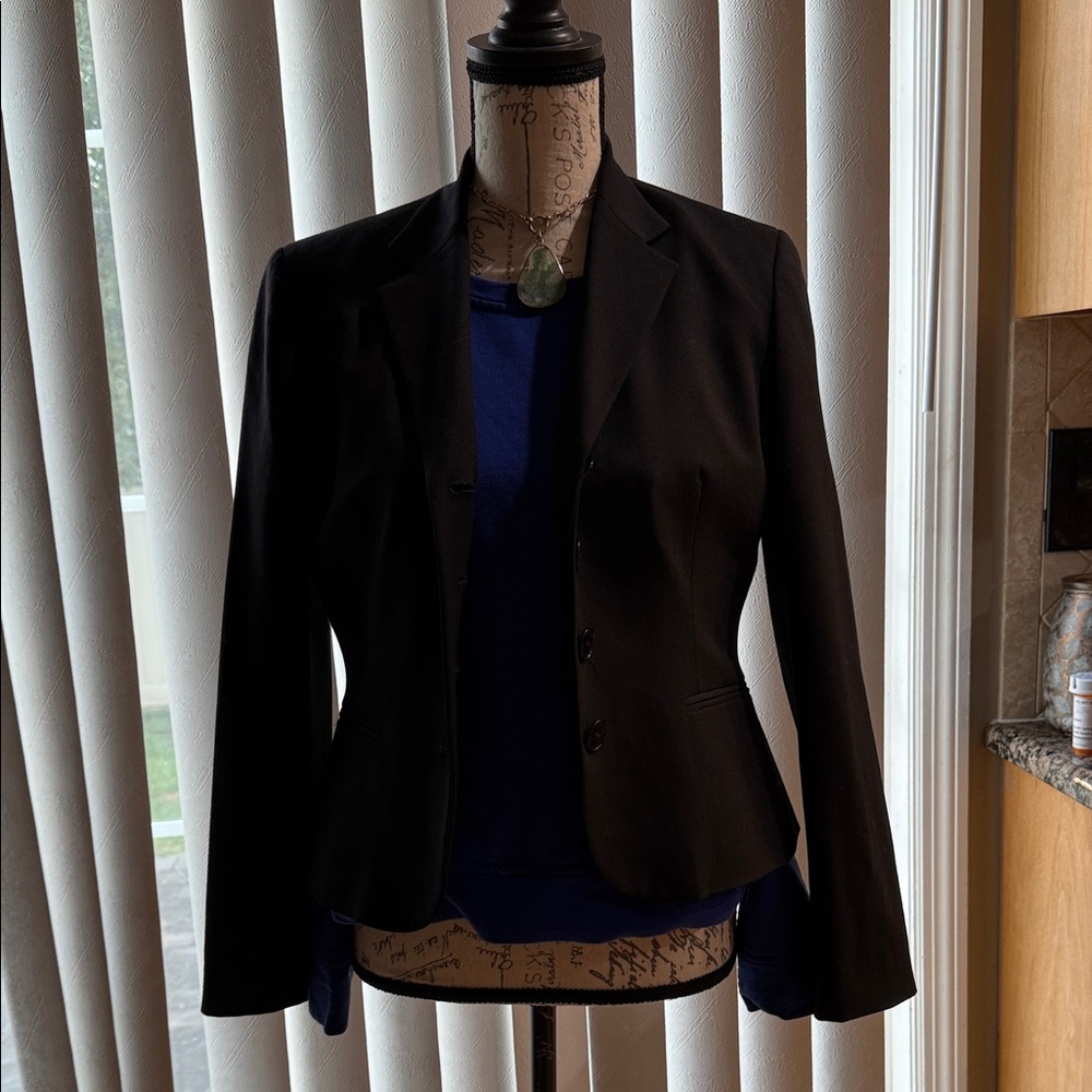Lauren Ralph Lauren Black Blazer -
Size 8p Timeless & Tailored